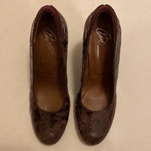 NEW Donald J Pliner Brown Pumps.
